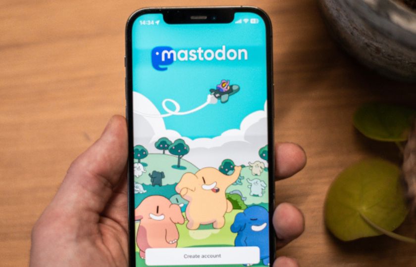 Handy mit Mastodon Startseite