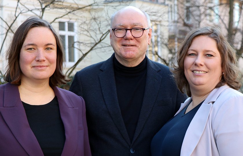 Gruppenbild mit Judith Möller, Wolfgang Schulz und Kristina Hein