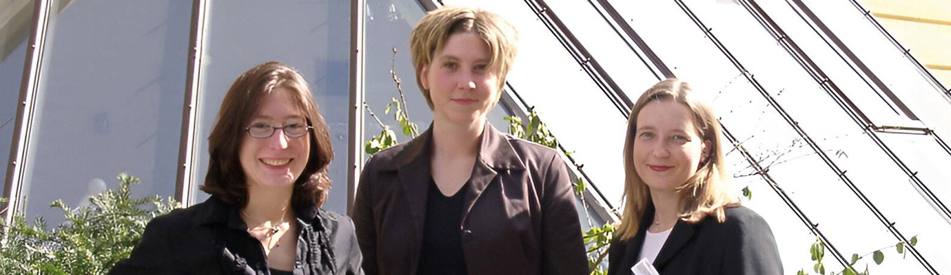Gruppenbild mit Constanze Rossmann, Eva Baumann und Claudia Lampert 2003