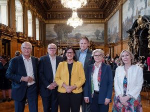 Gruppenbild der Redner*innen Joachim Knuth, Wolfgang Schulz, Maryam Blumenthal, Hauke Heekeren, Martina Brockmeier, Diemut Roether