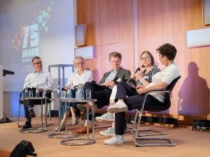 Gesprächsrunde mit Jan-Hinrik Schmidt, Nicola Wessinghage, Maximilian Müller-Härlin, Eva Holtmannspötter und Korinna Hennig