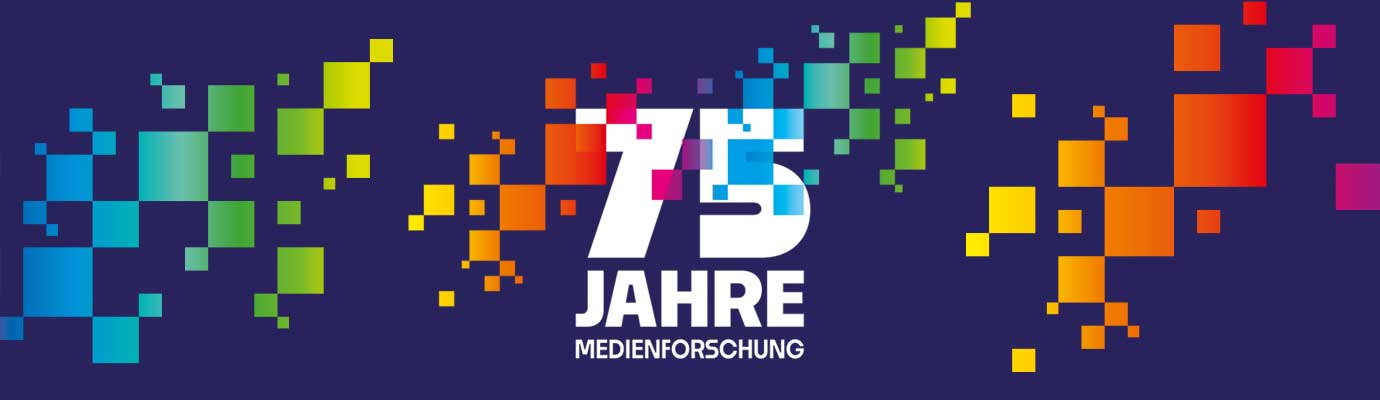 Logo des Jubiläums: Der schriftzug 75 Jahre Medienforschung wird von buntem Konfetti umschwirrt